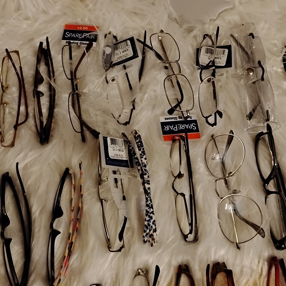 Mystery Box of Stylish Sunglasses and Glasses. Unsorted. 5lb Box. 75-100 Per Box - Picture 4 of 14